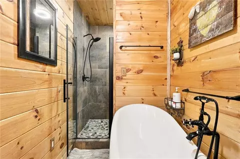 Bath - 445 Browning Rd, Fairmount, GA 30139 photo 3 of 5