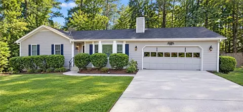 6586 Deshon Cir, Lithonia, GA 30058
