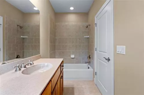 Bath - 120 Crystal Ct, Tyrone, GA 30290 photo 10 of 13