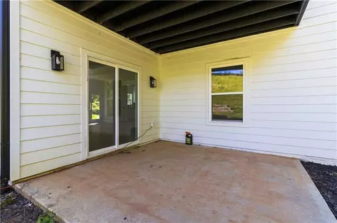 Exterior - 185 Stephanie Ln, Covington, GA 30016 photo 4 of 7