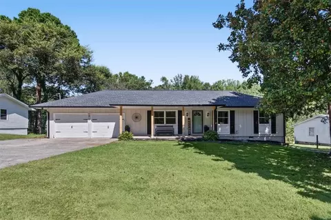 205 Woodglen Dr, Woodstock, GA 30188