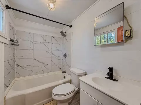 Bath - 120 Norris St, Monroe, GA 30655 photo 1 of 1