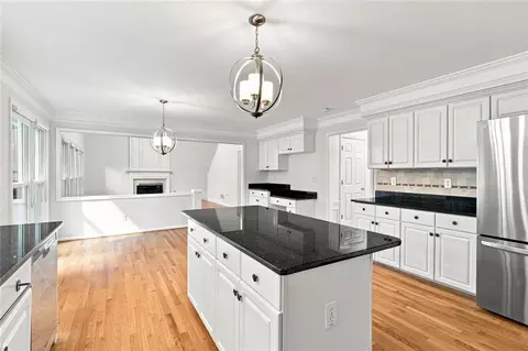 Kitchen - 425 Fairford Ln, Duluth, GA 30097 photo 5 of 8