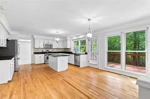 Kitchen - 425 Fairford Ln, Duluth, GA 30097 photo 3 of 8