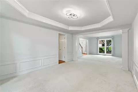 Living - 425 Fairford Ln, Duluth, GA 30097 photo 2 of 14
