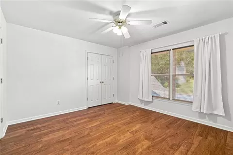 Bedroom - 425 Fairford Ln, Duluth, GA 30097 photo 5 of 11