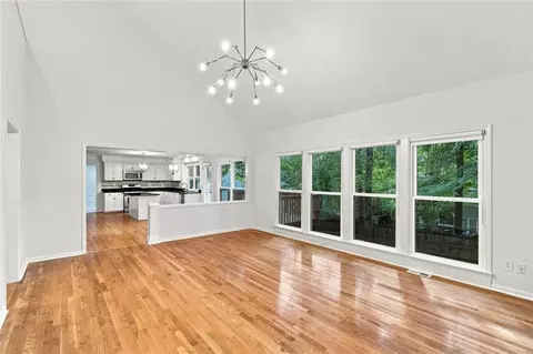 Living - 425 Fairford Ln, Duluth, GA 30097 photo 8 of 14