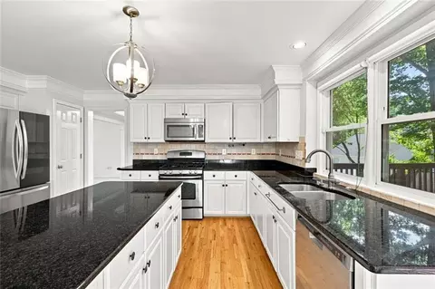 Kitchen - 425 Fairford Ln, Duluth, GA 30097 photo 6 of 8