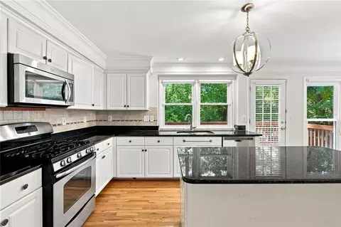 Kitchen - 425 Fairford Ln, Duluth, GA 30097 photo 2 of 8