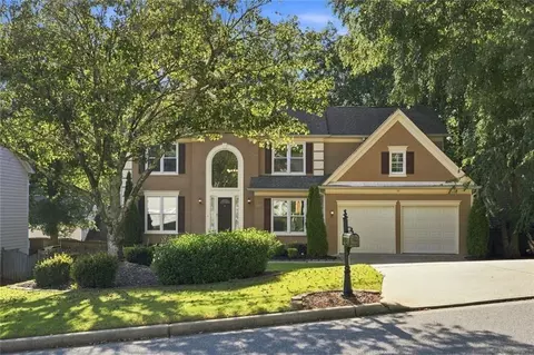 Exterior - 425 Fairford Ln, Duluth, GA 30097 photo 2 of 13