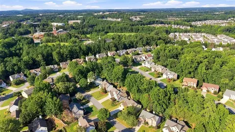 View/Area - 425 Fairford Ln, Duluth, GA 30097 photo 4 of 9