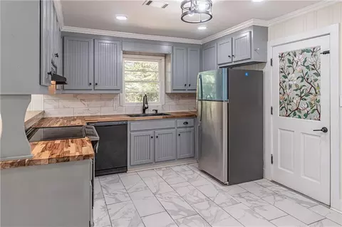 Kitchen - 264 E Broad St, Winder, GA 30680 photo 2 of 6