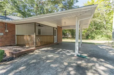 Exterior - 264 E Broad St, Winder, GA 30680 photo 2 of 11