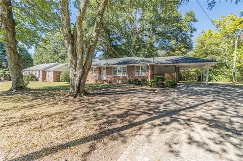 Exterior - 264 E Broad St, Winder, GA 30680 photo 3 of 11