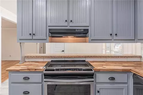 Kitchen - 264 E Broad St, Winder, GA 30680 photo 5 of 6