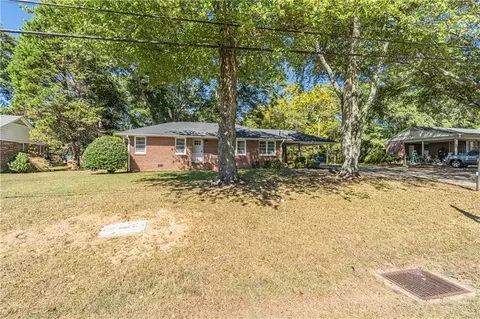 Exterior - 264 E Broad St, Winder, GA 30680 photo 4 of 11