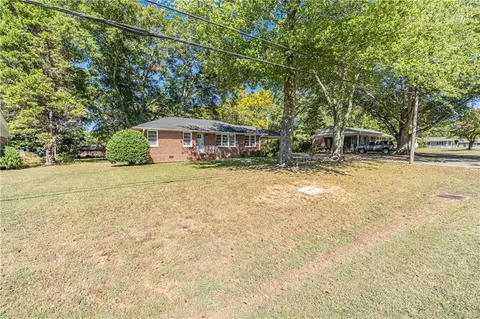 Exterior - 264 E Broad St, Winder, GA 30680 photo 5 of 11