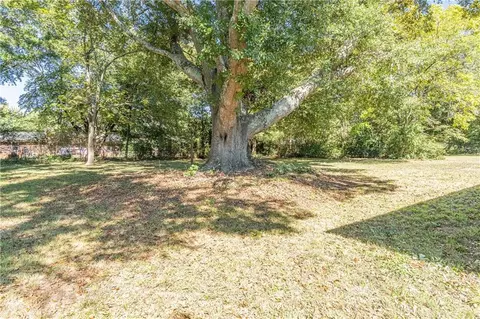 Exterior - 264 E Broad St, Winder, GA 30680 photo 8 of 11