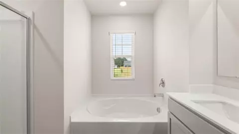 Bath - 108 Planters Row, Perry, GA 31069 photo 3 of 6