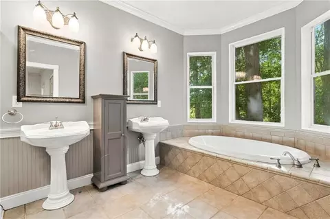 Bath - 340 Griffith Rd, Jasper, GA 30143 photo 2 of 4