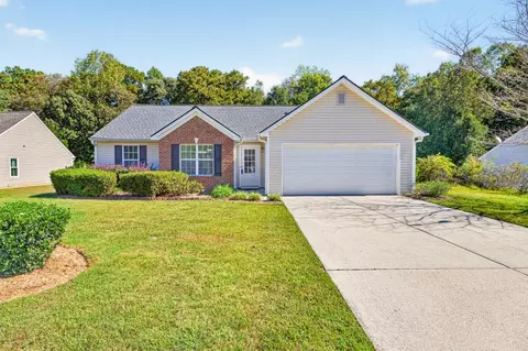6285 Huntcliff Dr, Flowery Branch, GA 30542