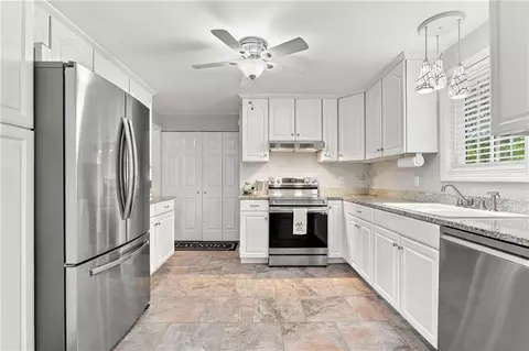 Kitchen - 43 Bell Ave, Jasper, GA 30143 photo 5 of 7