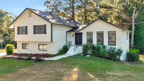 150 Thornton Dr, Fayetteville, GA 30214