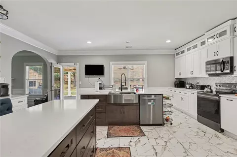 Kitchen - 13677 Shellcracker Ct, Hampton, GA 30228 photo 3 of 5