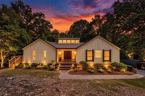 575 Periwinkle Dr, Roswell, GA 30075