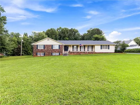2405 Post Oak Tritt Rd, Marietta, GA 30062