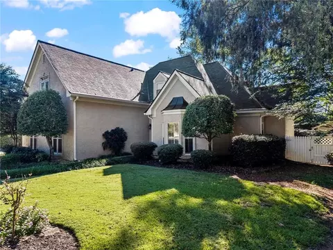 420 Clubfield Dr, Roswell, GA 30075