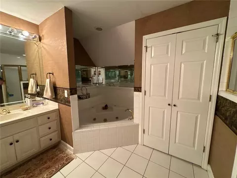 Bath - 1575 Windstone Dr, Ringgold, GA 30736 photo 1 of 2