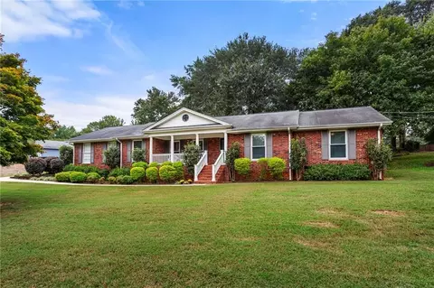1749 Rangewood Dr SW, Lilburn, GA 30047
