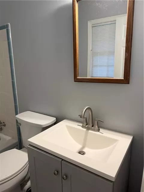 Bath - 6359 Lanier Rd, Morrow, GA 30260 photo 3 of 4