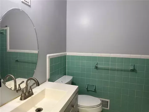 Bath - 6359 Lanier Rd, Morrow, GA 30260 photo 2 of 4