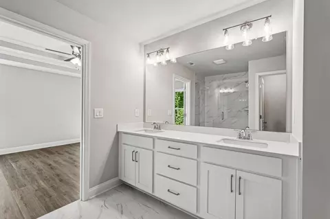 Bath - 4240 Cavalier Way, Duluth, GA 30097 photo 3 of 6