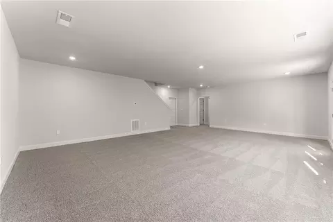 Living - 111 Hallowed Dr, Commerce, GA 30530 photo 5 of 6