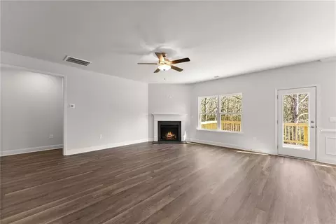Living - 111 Hallowed Dr, Commerce, GA 30530 photo 4 of 6
