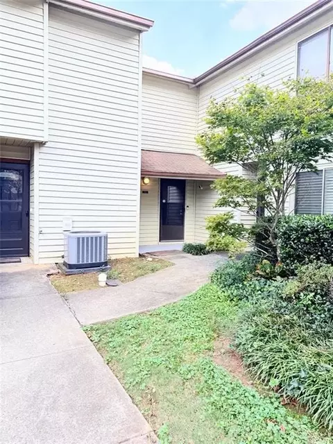 1014 Country Ct, Lawrenceville, GA 30044