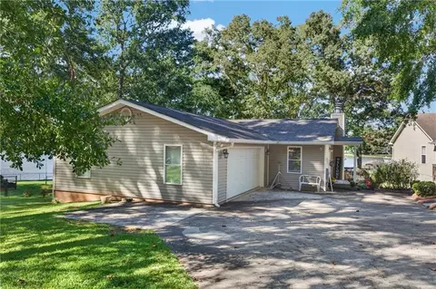 174 Honeysuckle Rd NW, Milledgeville, GA 31061