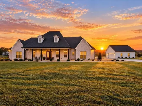 29 Ravenfield Rd, Taylorsville, GA 30178