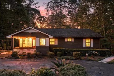 35 Point North Dr, Hogansville, GA 30230