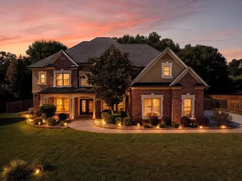 5127 Bentwater Ln, Lilburn, GA 30047