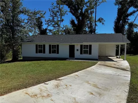 994 Smith Ave, Douglas, GA 31533