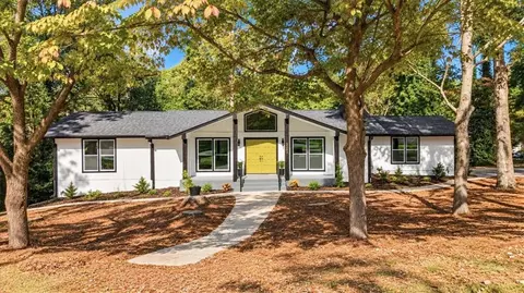 5303 Raintree Cir, Oakwood, GA 30566