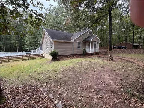 832 Country Club Rd, Newnan, GA 30263