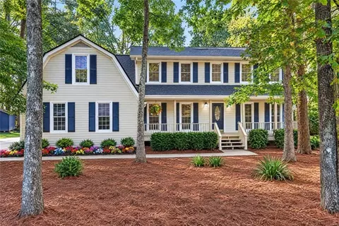 135 Pamela Ct, Fayetteville, GA 30214