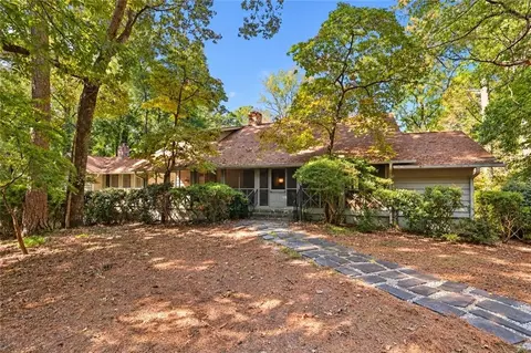 8235 Tynecastle Dr, Sandy Springs, GA 30350