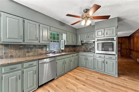 528 Chanterella Rd SW, Lilburn, GA 30047