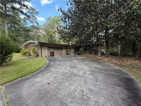 2550 Headland Dr, East Point, GA 30344